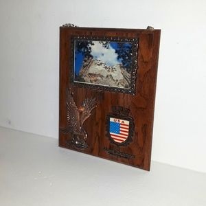 RARE VINTAGE MOUNT RUSHMORE NATIONAL WOOD PLAQUE